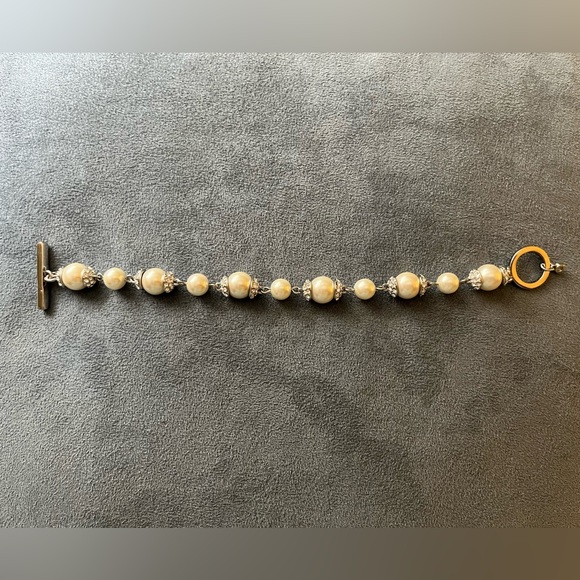 Givenchy pearl and crystal silver toggle close bracelet 7” - 7.25” length - Picture 2 of 6